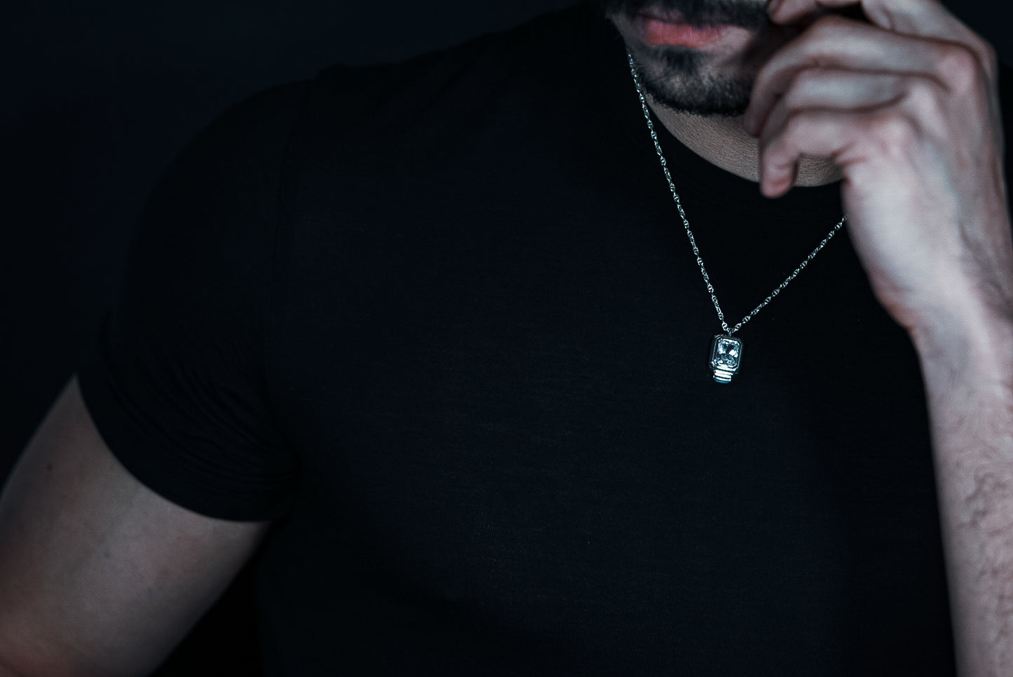 Escudo Necklace - Clear