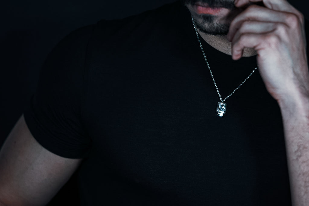 Escudo Necklace - Clear